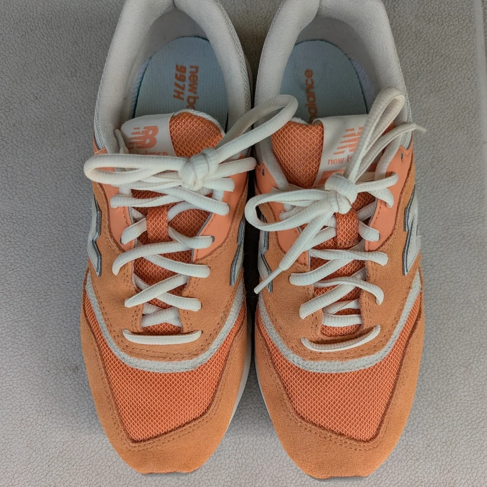 New Balance Sneakers, Women's 8.5 or Mens 7, Orange Jogging Shoes - Picture 8 of 11